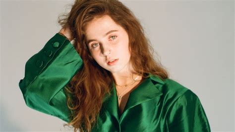 is clairo lesbian|Bisexual Icon Clairo on Coming Out: “I Felt Like People Knew